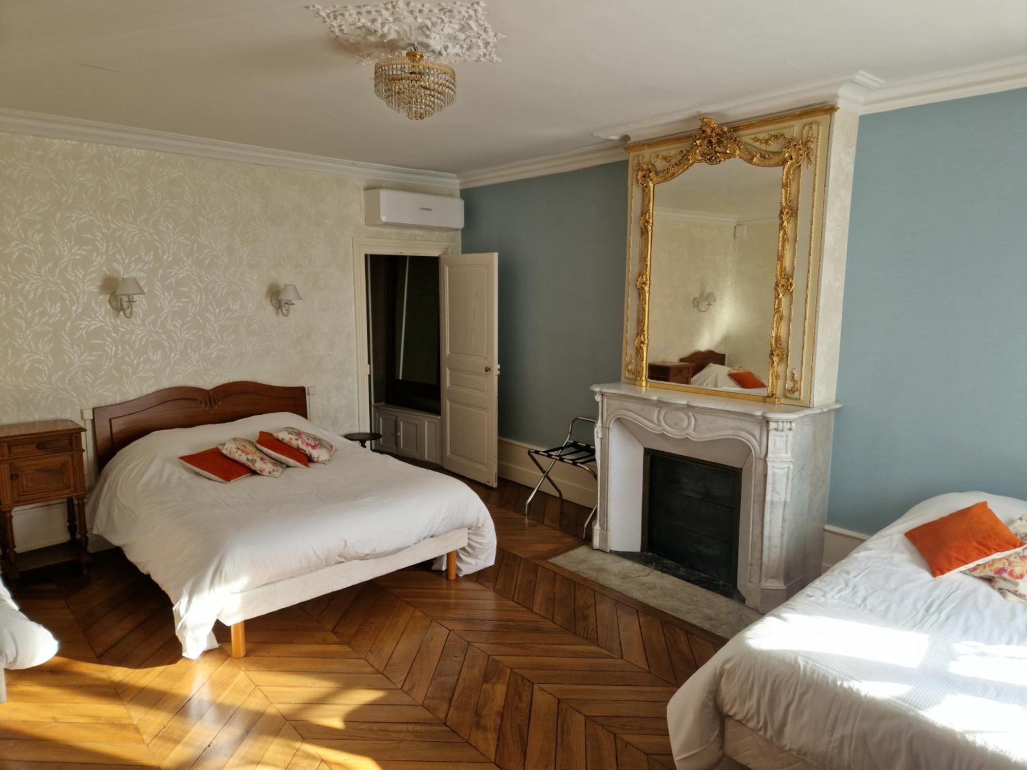 Hotel De La Ferte Шаньи Экстерьер фото